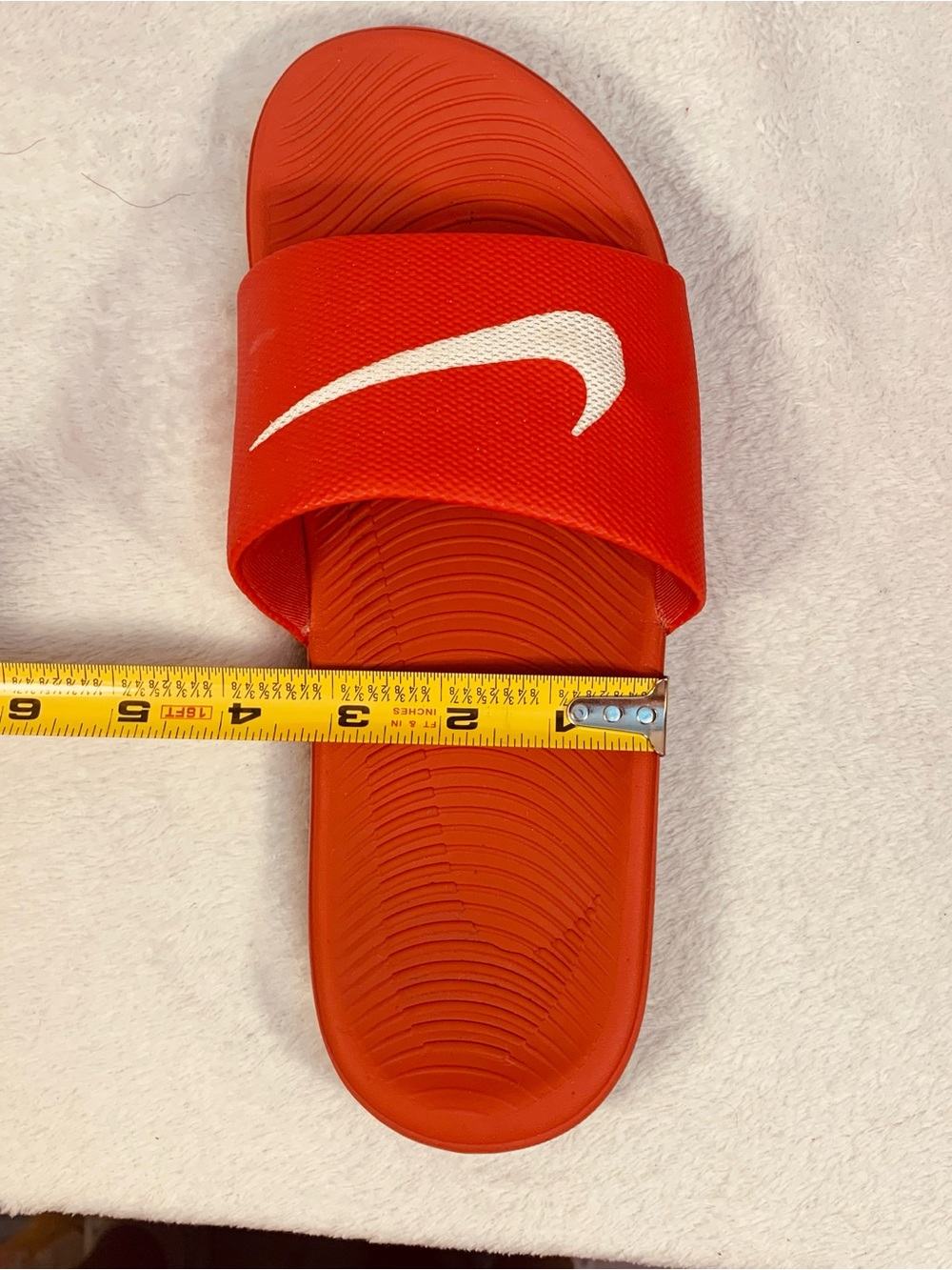 Youth Sz 6 Nike Kawa Red Slides with White Swoosh Strap - Picture 4 of 6